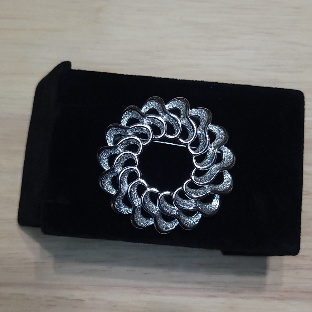 Sarah Coventry Wreath Brooch